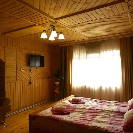 карпатський рай Semesterbostad Mykulytjyn